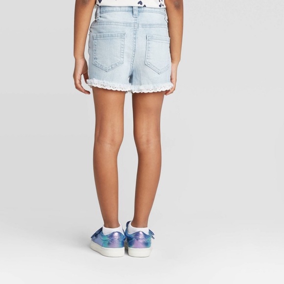 🛍3/$12🛍Cat & Jack Toddler Girls' Lace Hem Jean Shorts -Light Wash in Size 3T - Picture 2 of 9
